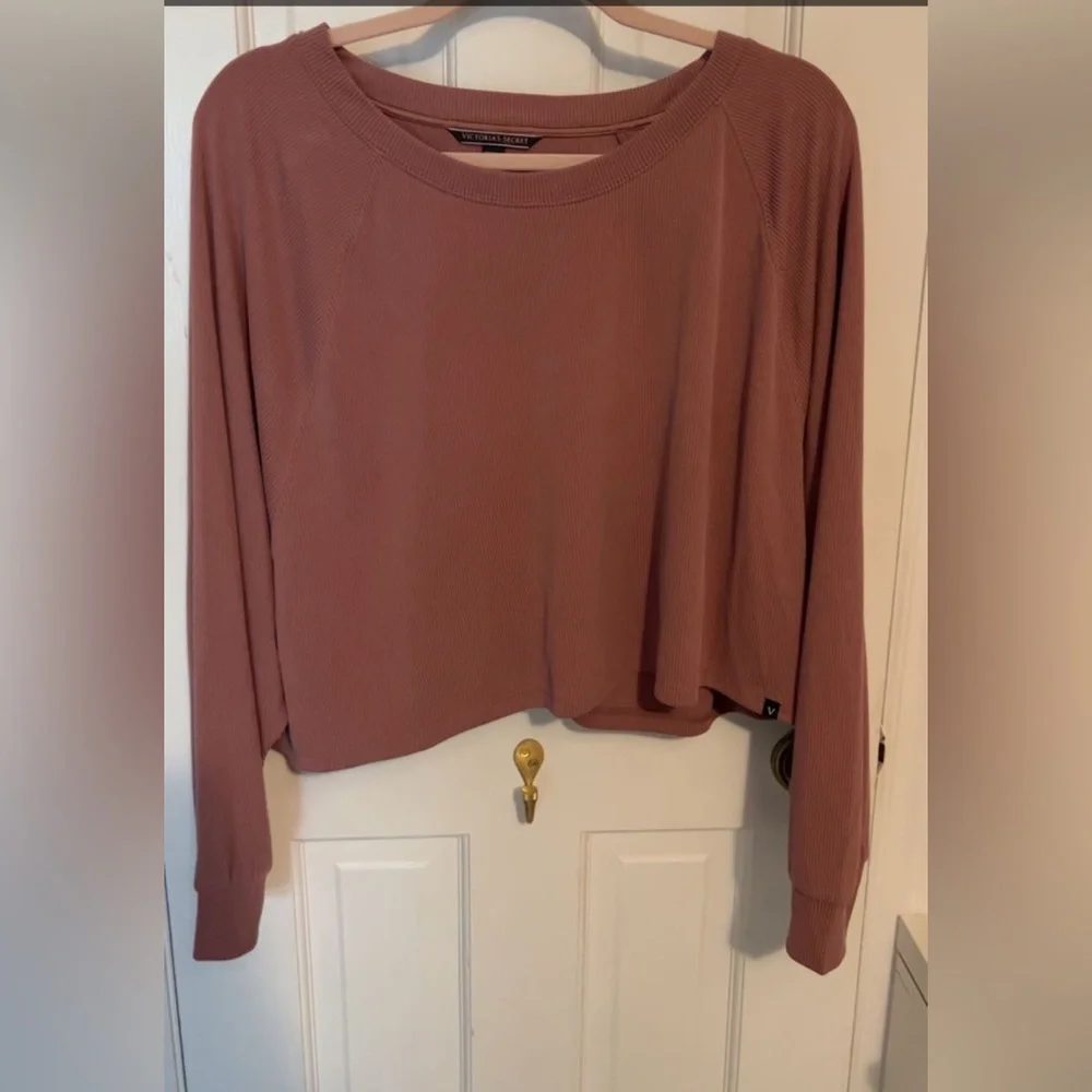 SOLD Victoria’s Secret XL Ribbbed Long Sleeve Crop - Picture 1 of 1
